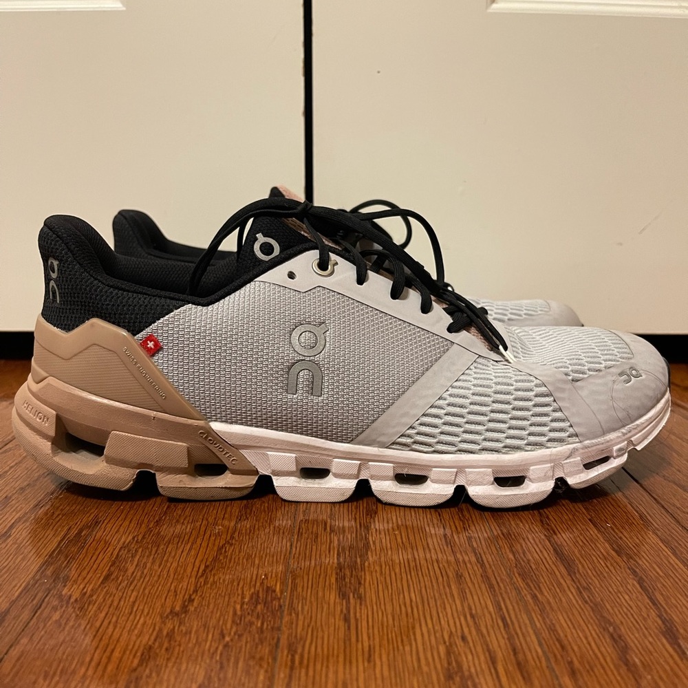 On Cloud Cloudflyer tennis shoes women’s